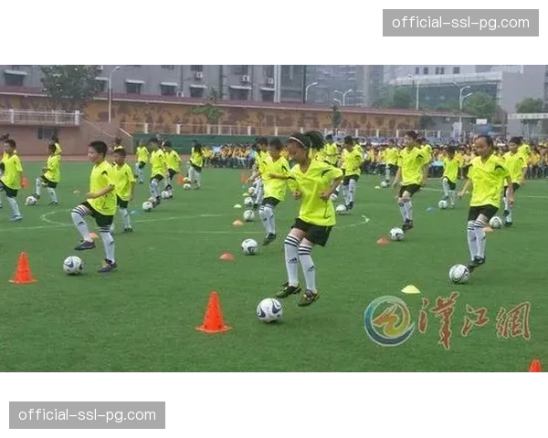 马赛俱乐部联合当地学校启动青少年足球发展计划