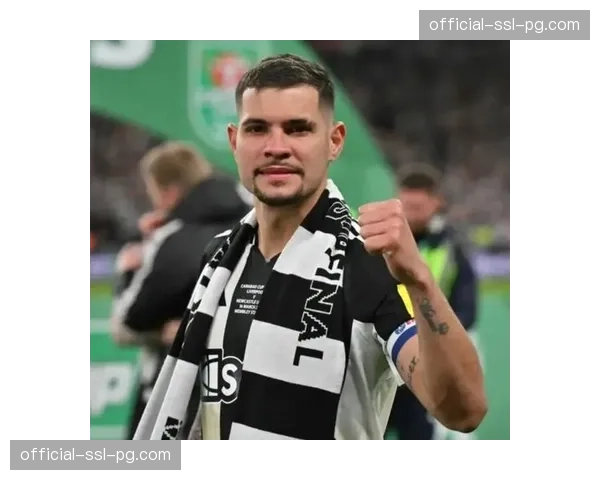 曼联报价8000万欧元求购纽卡斯尔中场吉马良斯，皇马介入令交易复杂化